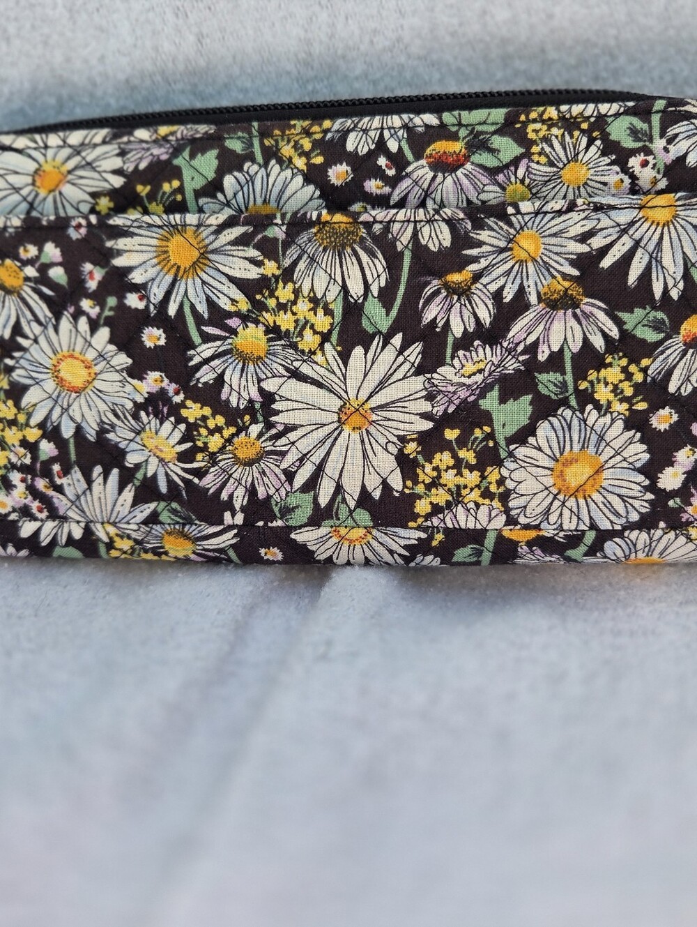 Vera Bradley Accordian Wallet In Daisies White